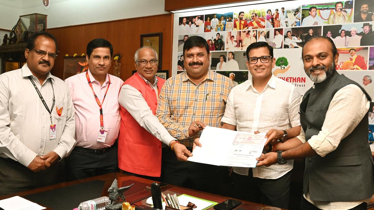 Mohan Babu University’s Executive Director, Vice-Chancellor and Registrar exchanging copies of the MoU with The Hindu’s G. Saikrishnan and G. Srinivasa Rao at the university campus in Tirupati.